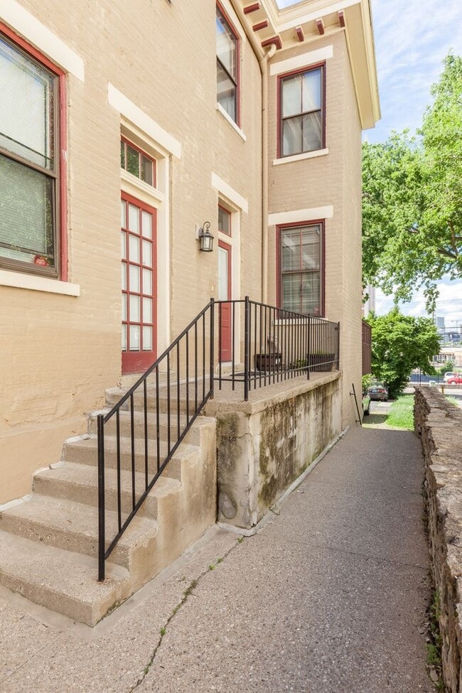 Photo - 104 W 5th St Unidad Apt. #2