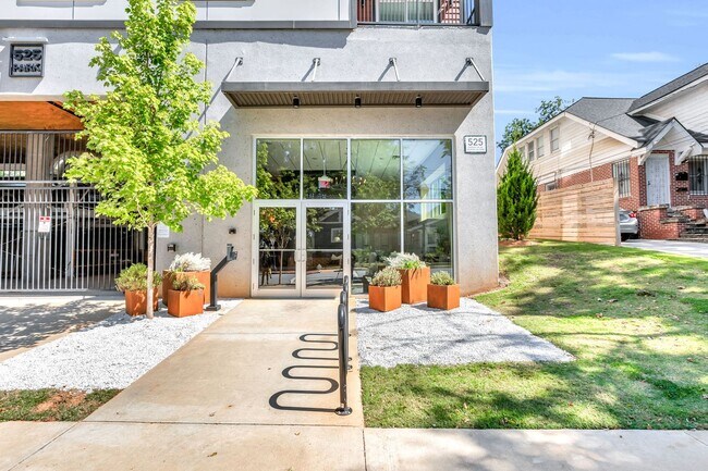 Building Photo - STUNNING MIDTOWN 1BED 1BATH Rental