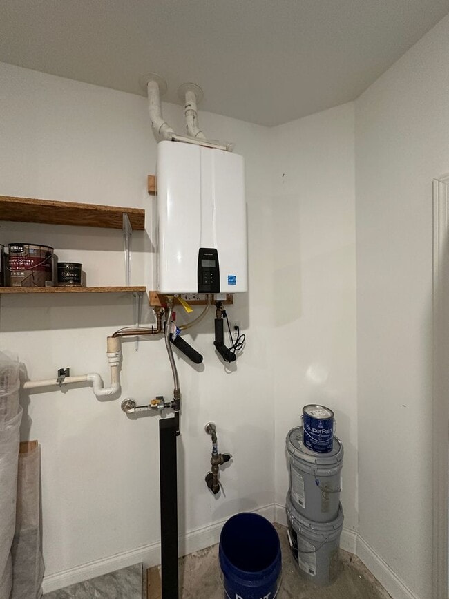 Photo - 3 Bed / 2.5 bath Home in Knoxville | Vaulted Ceilings | Gas Fireplace | HOA Community