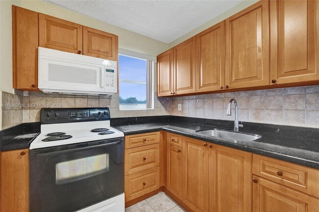 Photo - 111 SE 4th Ave Unit 9