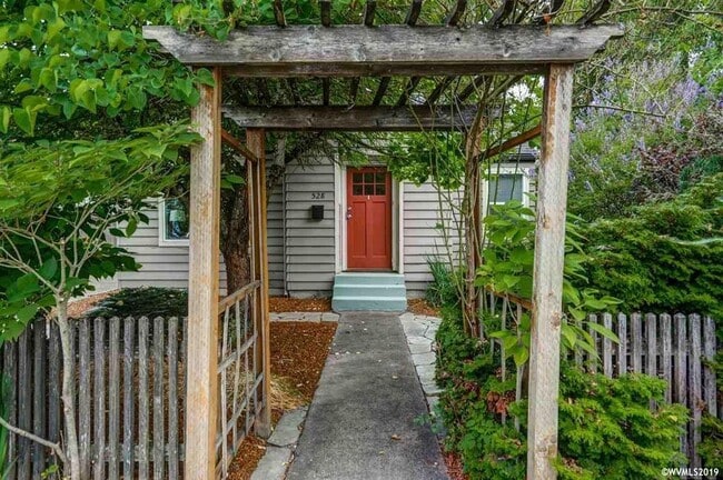 Photo - Furnished 2 bedroom 1 bath cottage with landscape included and split mini ducts
