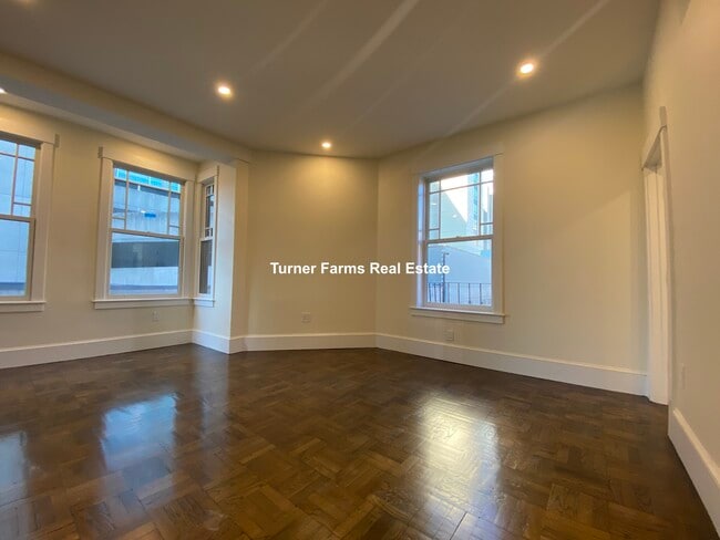 Photo - 261B W Newton St