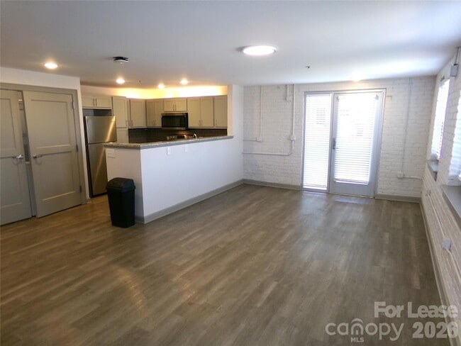 Photo - 197 N 2nd St Unidad 003