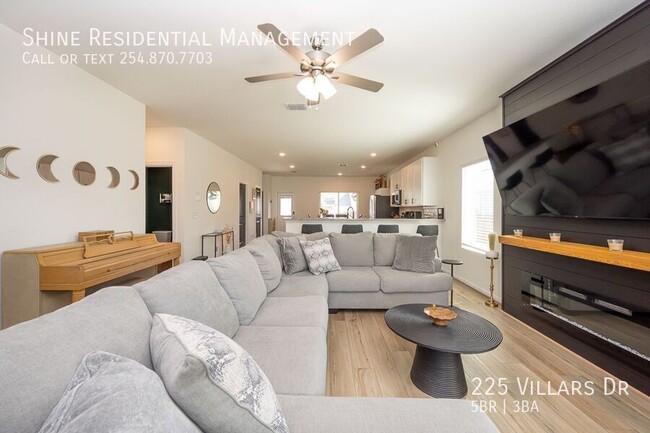Photo - 225 Villars Dr