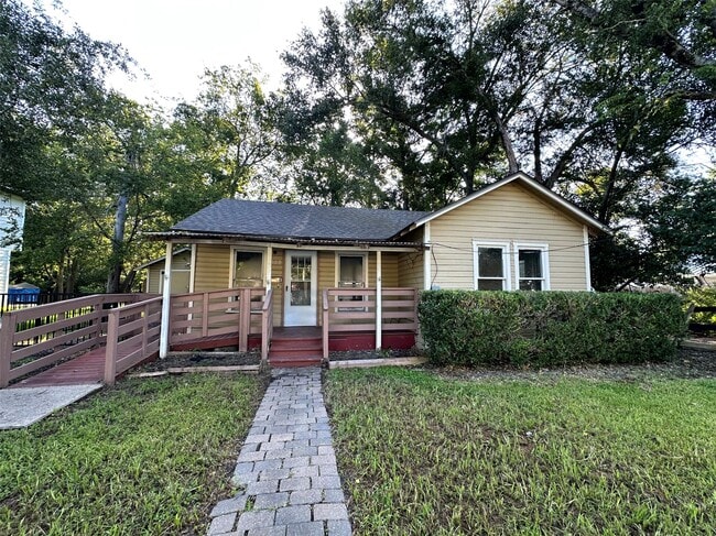 Building Photo - 1308 N San Jacinto St Rental