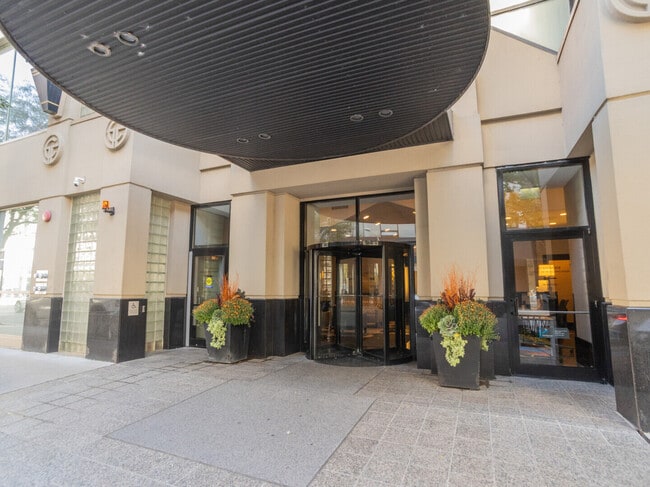 Photo - 111 W Maple St Unidad 3207