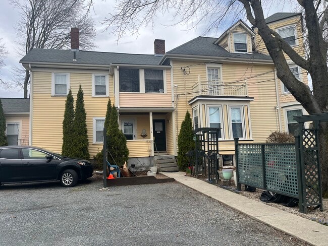 Building Photo - 314 Nahatan St Unit Great hotel Alternative
