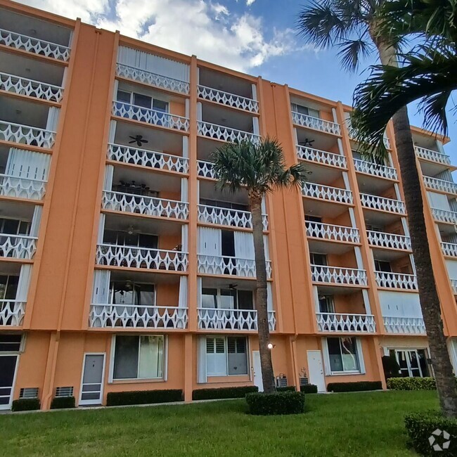 Building Photo - 15 S Golfview Rd Unit 303 Rental