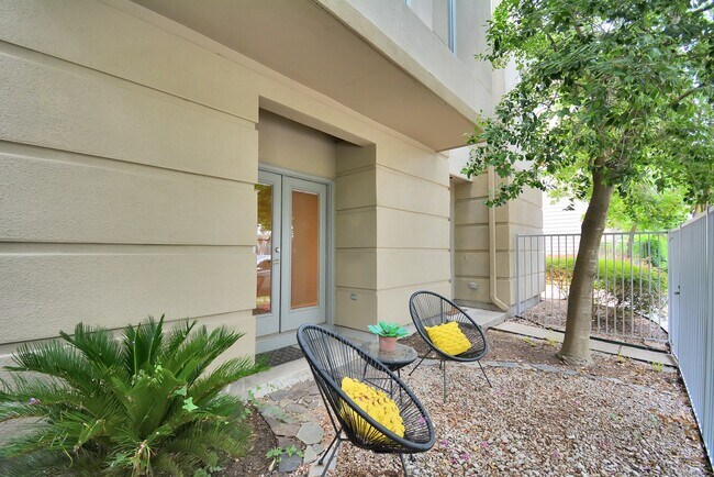 Photo - 1118 Columbus St Unit B