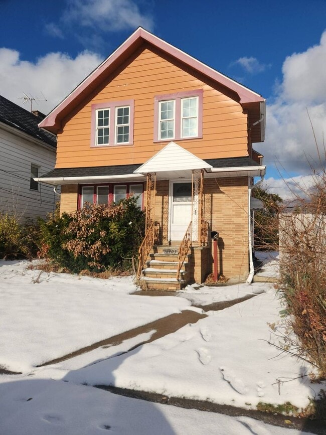 Building Photo - Charming 3-Bedroom Property in Prime Location