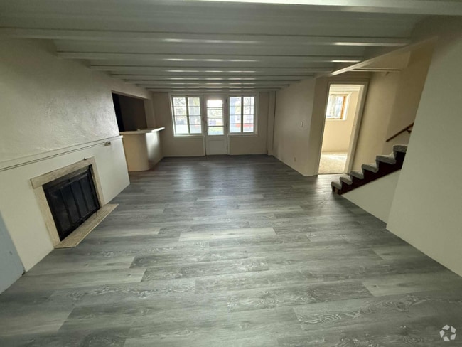 Building Photo - 546 N Washington St Rental