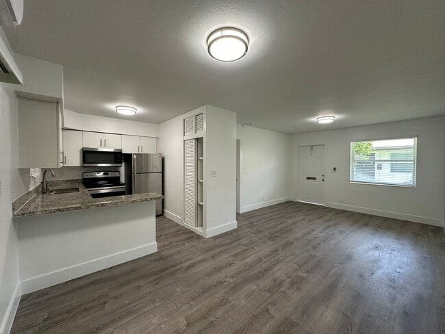 Photo - 2221 Monroe St Apts I LLC