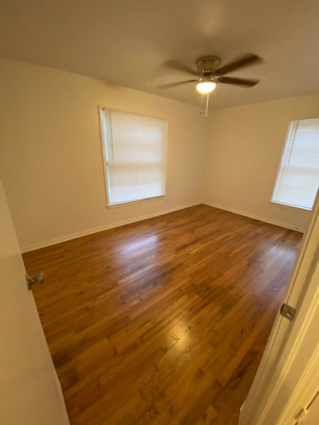 Photo - 2047 Farola Dr