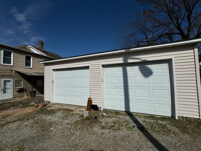 Photo - 4 BEDROOM HOME AVAILABLE NOW!!