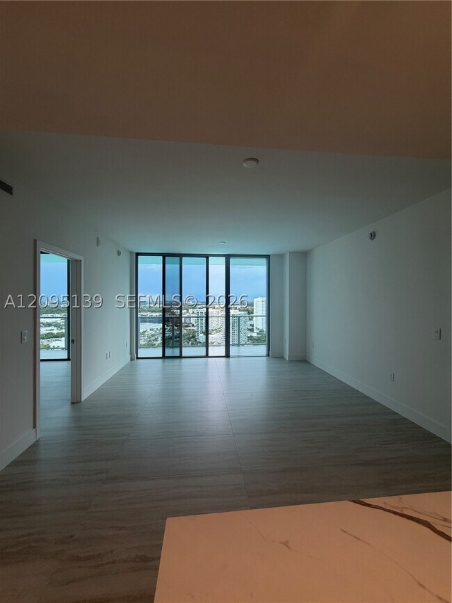 Building Photo - 2411 Laguna Cir Unit 2409