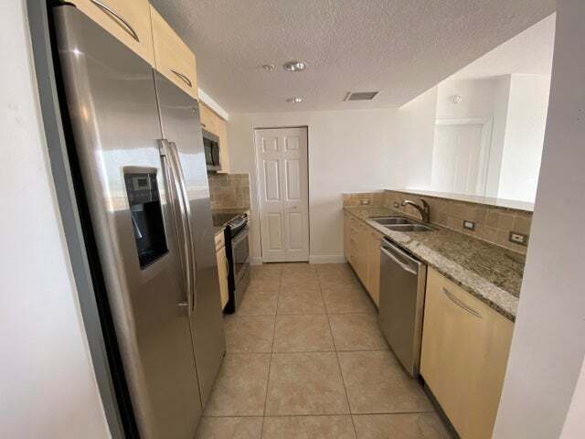 Building Photo - 511 Lucerne Ave Unit 511 LUCERNE Avenue 313, L