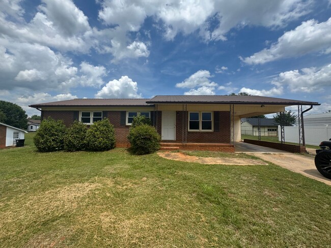 3/1 in Kingstown, NC (Shelby, NC) - 3/1 in Kingstown, NC (Shelby, NC) House