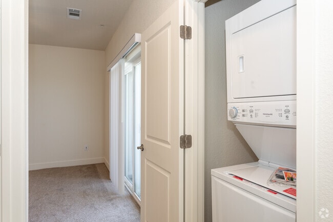 2BR, 2BA - 1076SF