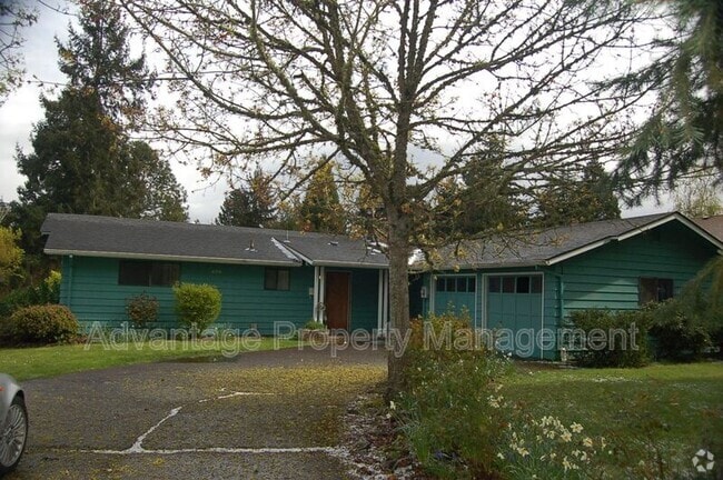 Building Photo - 259 Walnut Dr S Rental