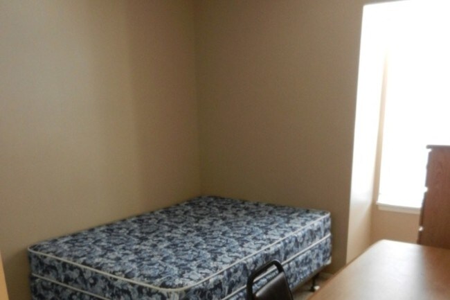 4 bedroom 2 full bath - 1010 West Springfield Avenue