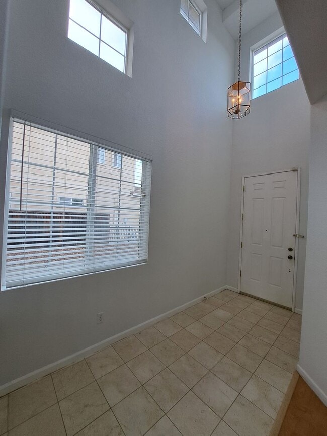 Photo - Expansive 3 bedroom/2.5 Bath Home in Corde...