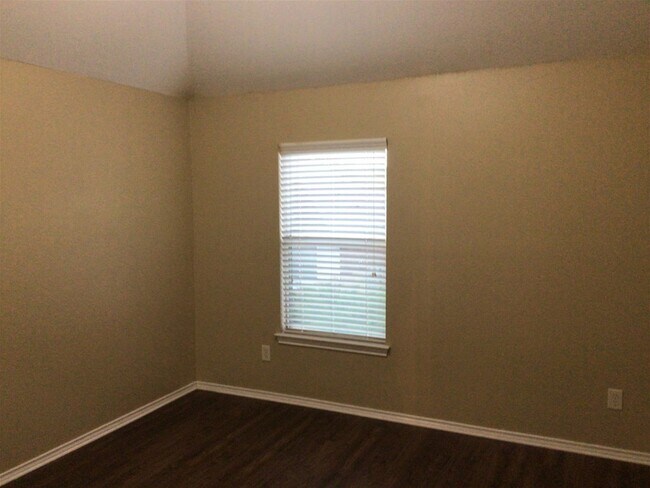 Photo - 2718 Lakecrest Way Dr