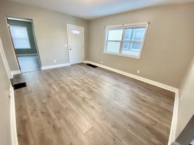 Photo - 46 Hartsen St Unit Lower