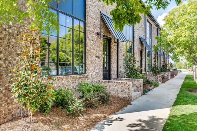 Photo - 4924 Upper James St