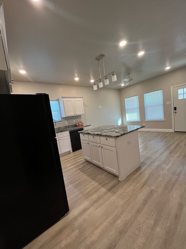 Photo - 3118 Hemphill St