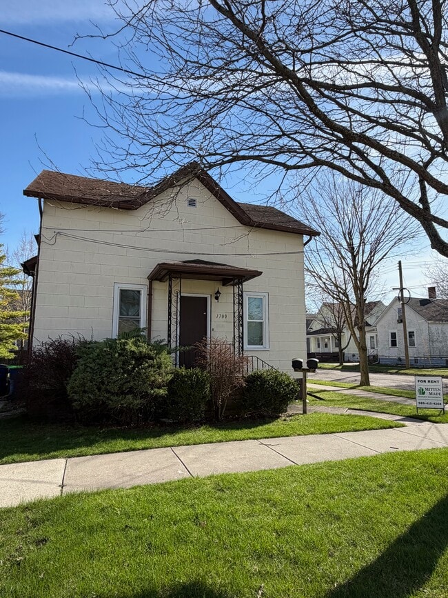 Building Photo - 1700 21st St