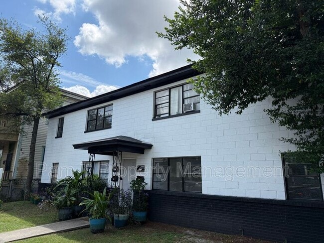 Photo - 505 W 42nd St