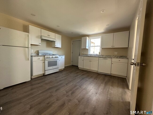 Photo - 567 Howe Ave