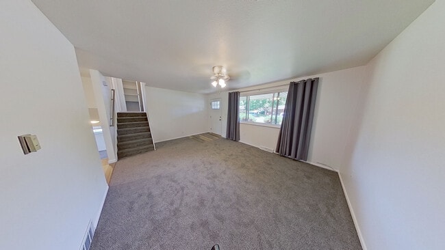 Photo - 4675 Holland St