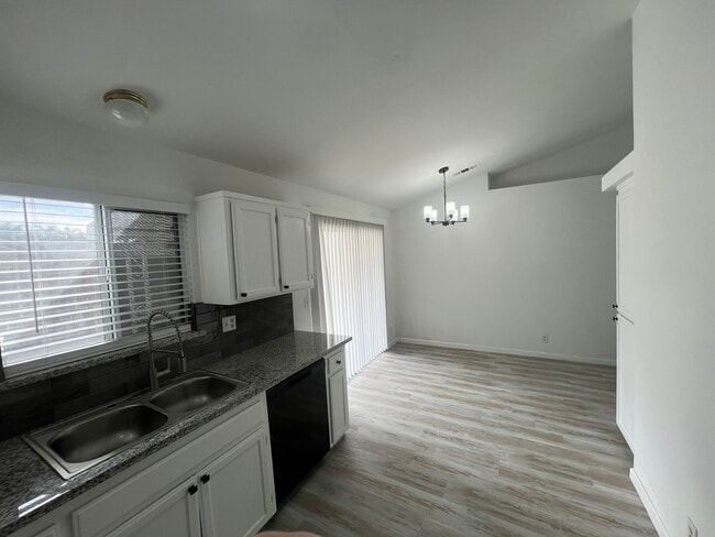 Building Photo - 5108 Vigna Way