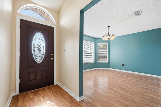 Photo - 210 Limestone Cir