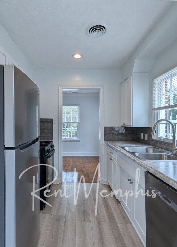 Photo - 625 E Pkwy S