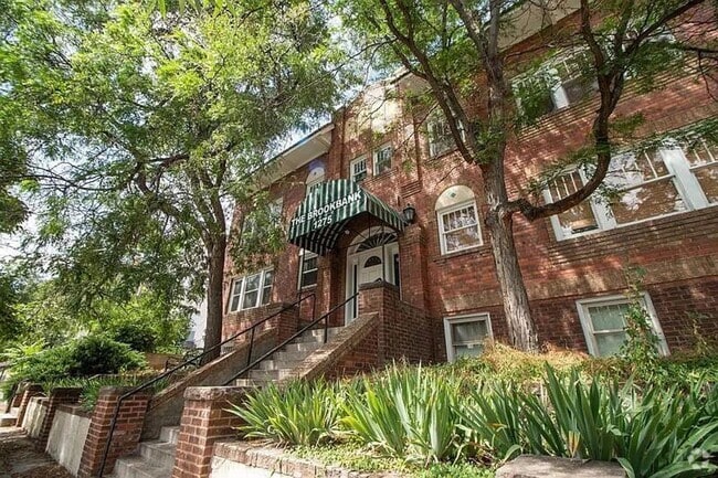 Building Photo - Beautiful in Cap Hill Rental