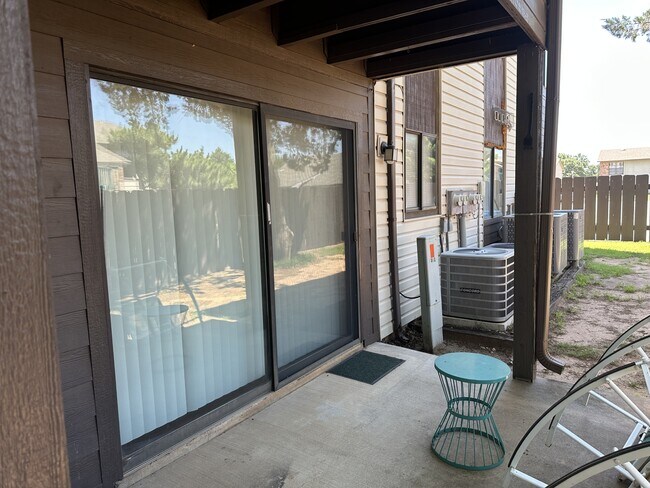 Photo - 412 N Oakwood Rd