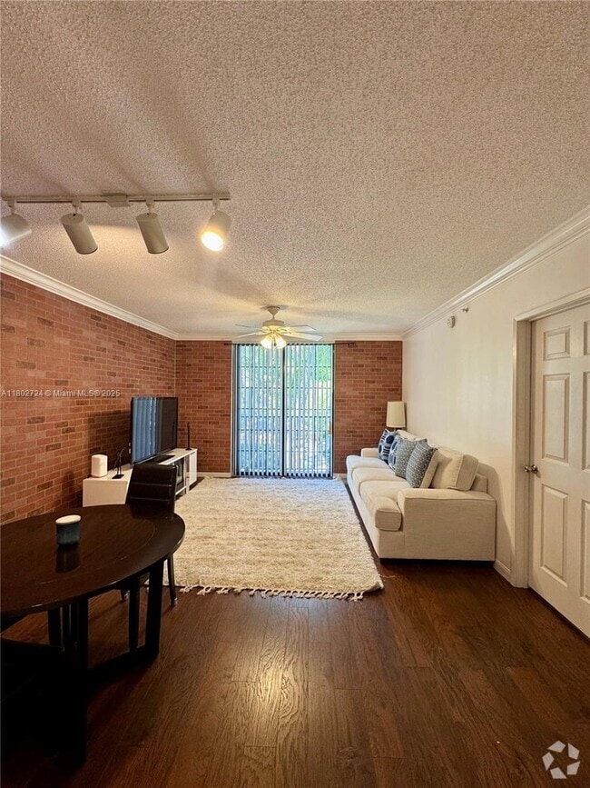 Building Photo - 1900 Van Buren St Unit 211B Rental
