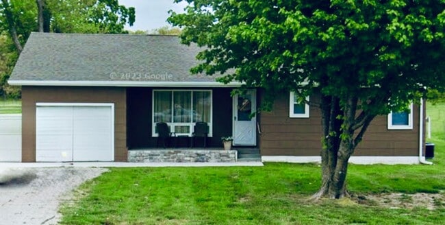 LLMK FARMS, LLC - LLMK FARMS, LLC Unit Bluegrass Farm House