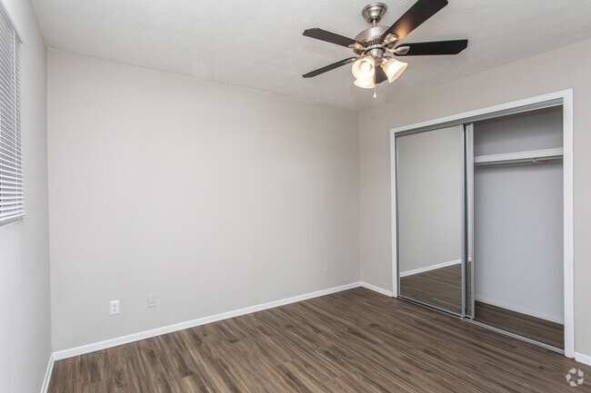 2BR, 1BA - 900SF - Arcadia Walk