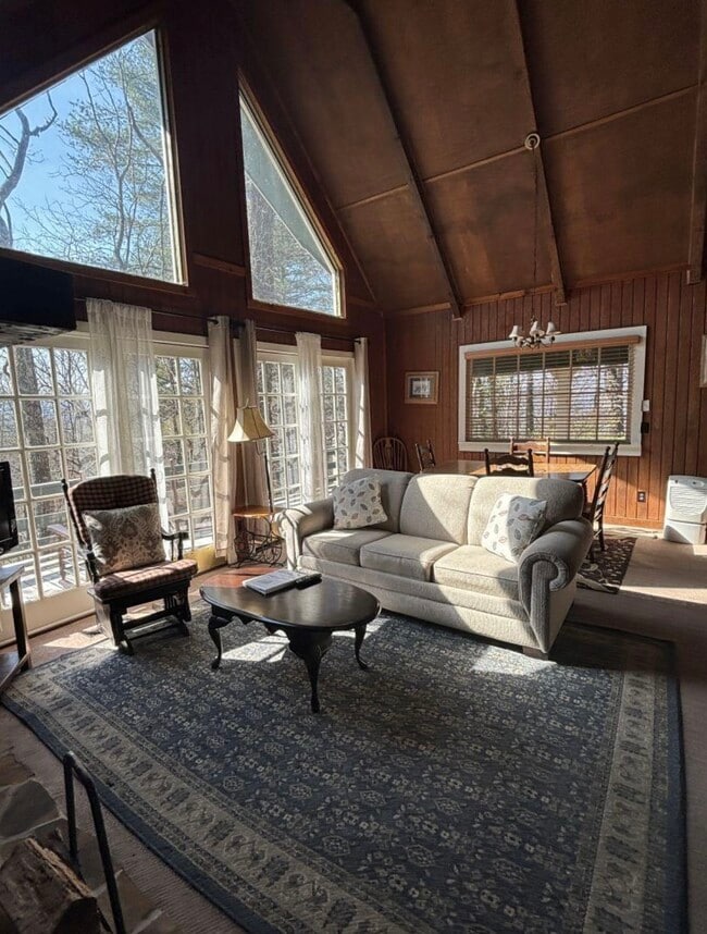 Photo - 490 Chalet Village Dr