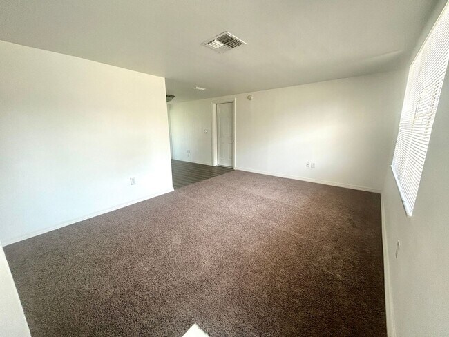 Photo - 2 Bed/1 Bath, Single Family Home in Beacon Square AVAILABLE NOW!!