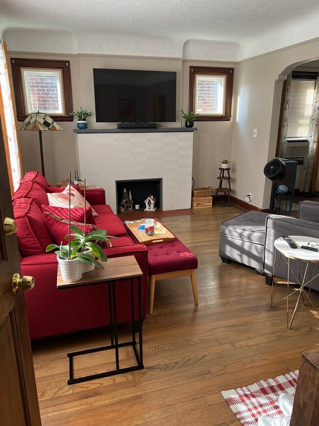 5572 3 Mile Dr Unit 1