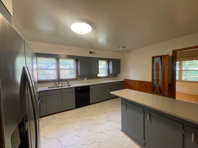Photo - 3860 Shattalon Dr