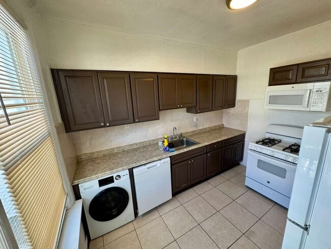 Building Photo - 725 Garfield Ave Unit 2