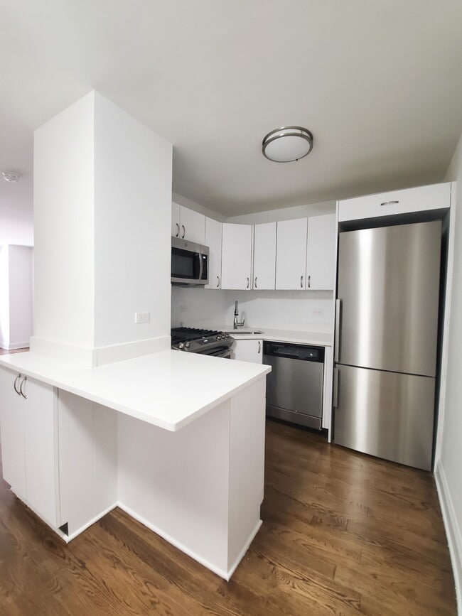 Building Photo - 145 E 16th St Unit 9A Rental