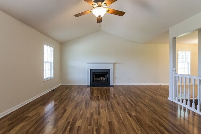 Photo - 691 Oak Glen Dr