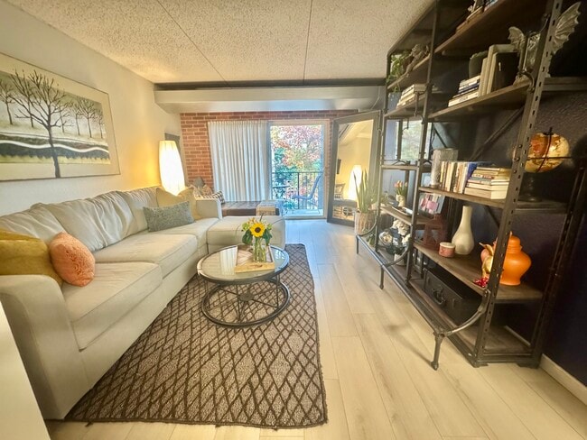 Building Photo - 60 S Van Dorn St Unit 306