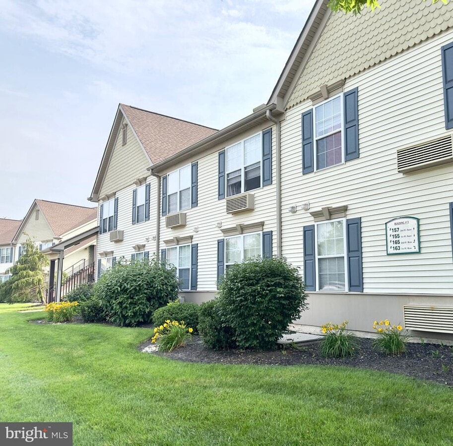 Photo - 139 Roosevelt Blvd